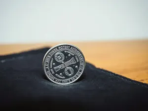 Jak sprawdzić, czy moneta jest srebrna? Praktyczny przewodnik